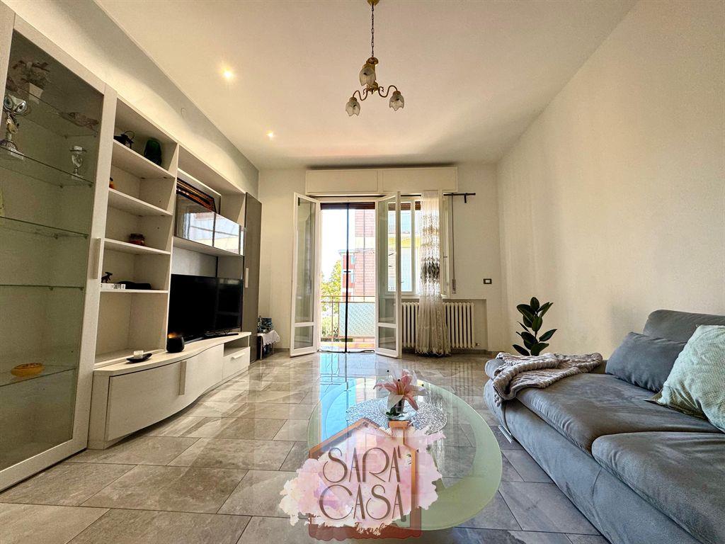 APPARTAMENTO RISTRUTTURATO CON DUE CAMERE E GARAGE IN POSIZIONE SERVITA