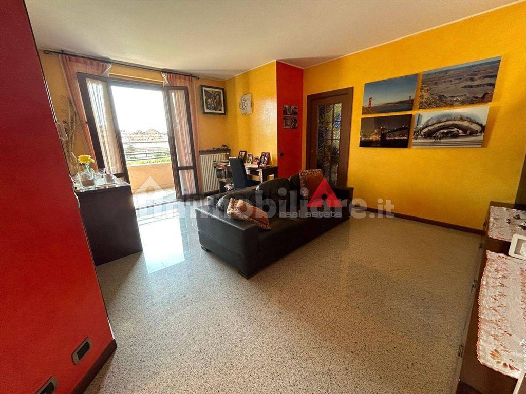 Villasanta ad.ze Parco di Monza - 3 locali con terrazzo € 260.000,00