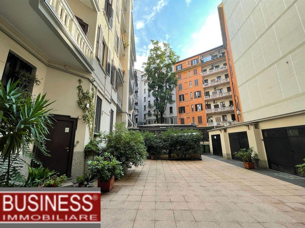 MILANO, MM ISOLA - BILOCALE  ARRDATO DI CUCINA