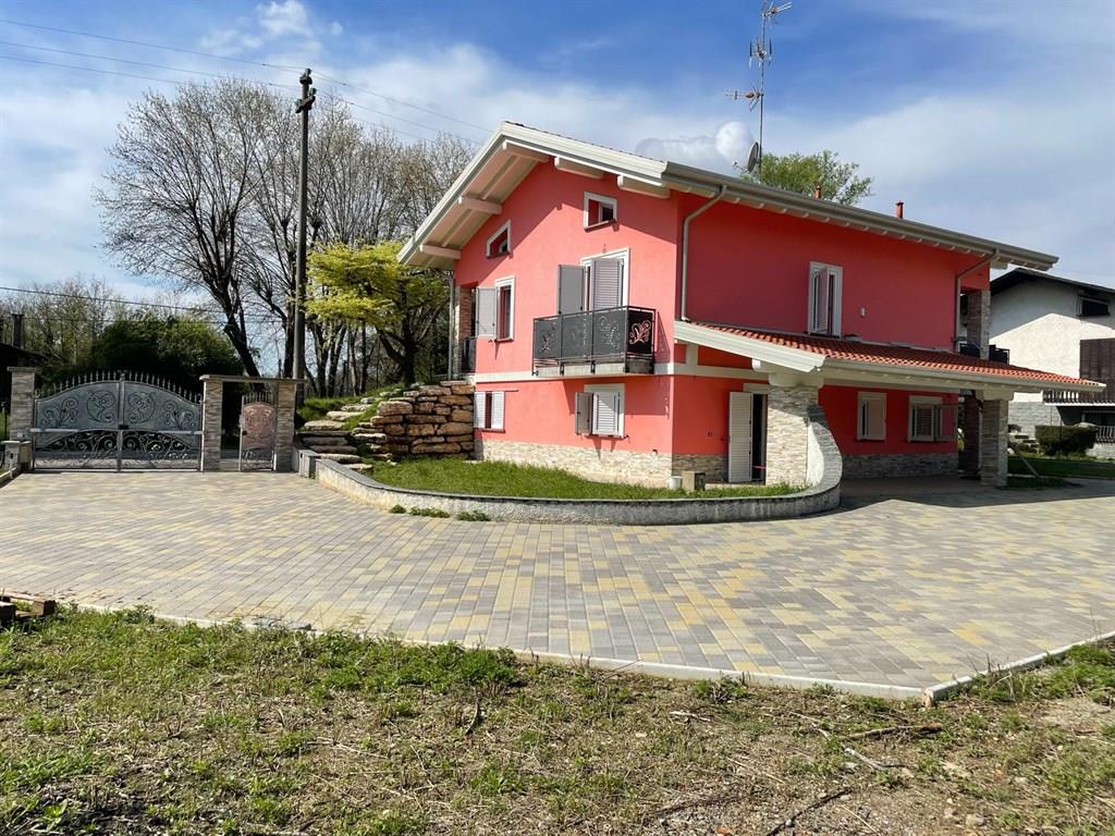 nuova mai abitata: villa singola bifamigliare + giardino mq 1000 + doppio box