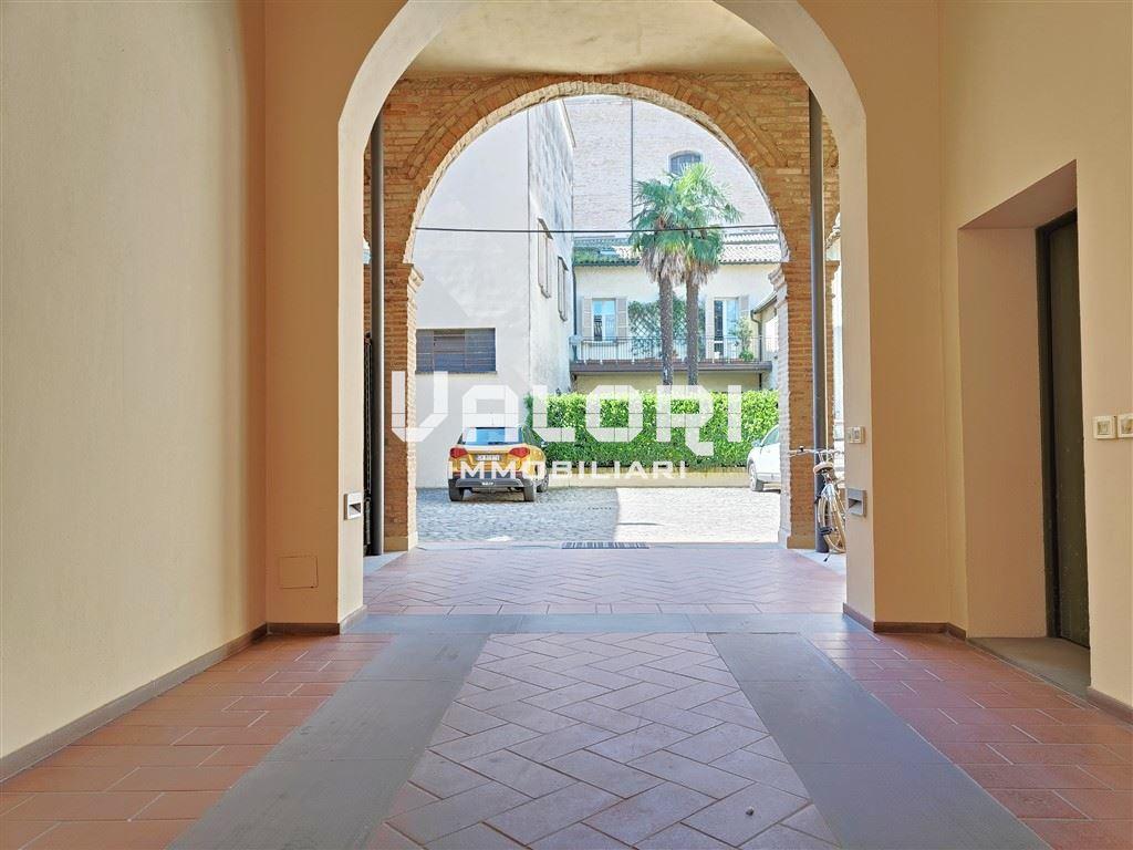 CENTRALISSIMO APPARTAMENTO INDIPENDENTE TERRA/CIELO CON CANTINA E POSTO AUTO