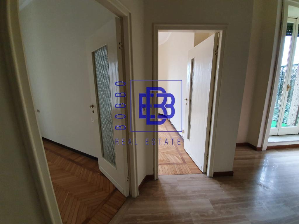 Trilocale piano alto con balcone