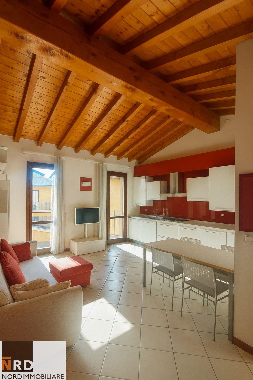 Elegante Bilocale Arredato con Cantina e Garage