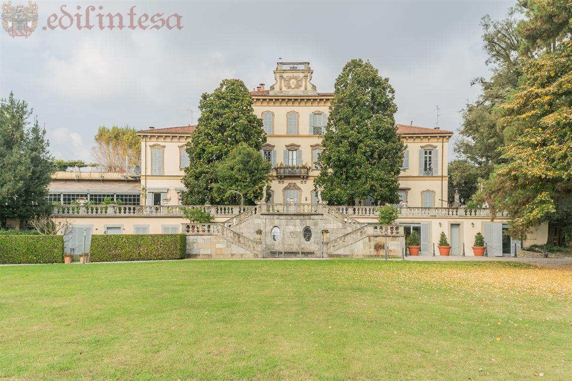 Unità abitativa di lusso nel complesso storico e di pregio in Villa Prinetti