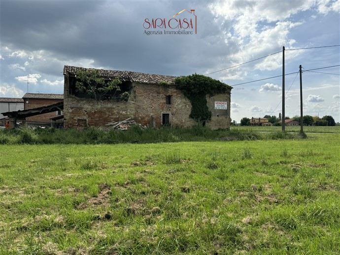 FABBRICATO DA RISTRUTTURARE CON AMPIO GIARDINO DI OLTRE 1100 mq