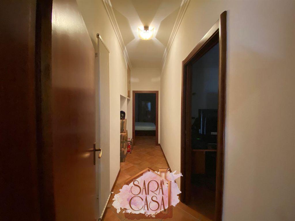 LUMINOSO APPARTAMENTO NEL CUORE DEL CENTRO STORICO DI RUSSI