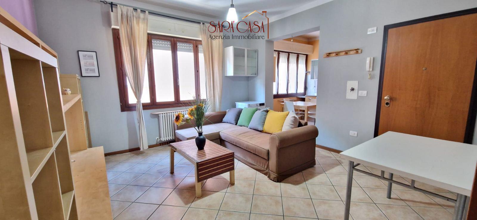 BILOCALE AL PRIMO PIANO IN CENTRO STORICO