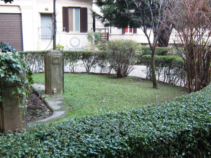 Lancetti, Via Maloia:  monolocale mansardato al piano primo. ristrutturato ed arredato, locabile da 6 a 18 mesi. € 600 mensili spese incluse, comprese utenze - Per informazioni e/ appuntamenti: Milano Servizi Immobiliari srl - Tel. 02.688.08.11 r.a.