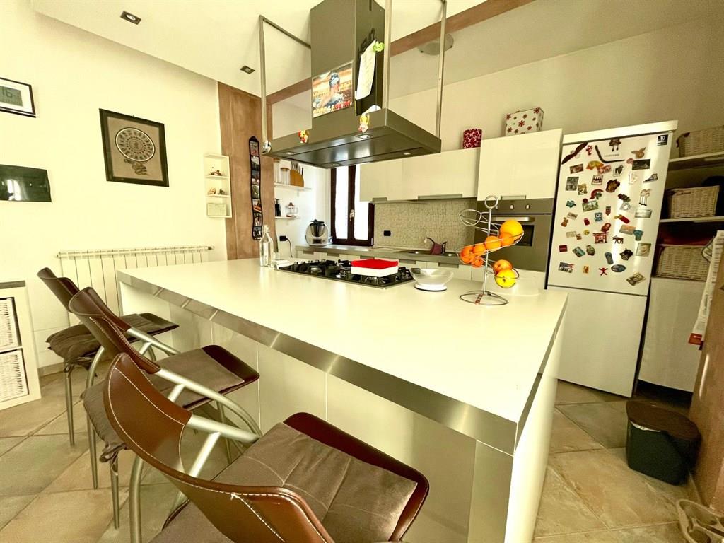 gl139/A - APPARTAMENTO INDIPENDENTE DI 3 LOCALI + DOPPI SERVIZI + SOLAIO MANSARDABILE + BOX