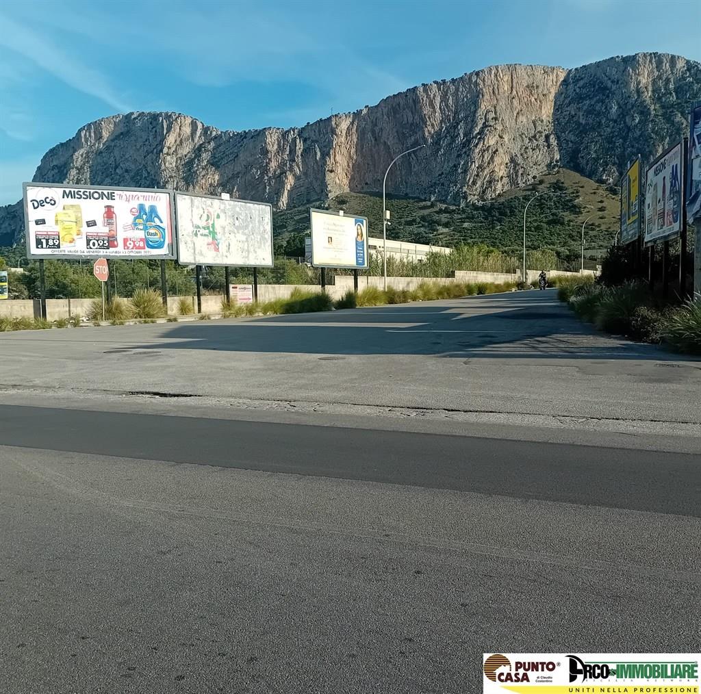 VILLAGRAZIA DI CARINI/ sulla statale nel tratto altamente commerciale, vendesi Terreno agricolo 2.800mq, oltre  capannone da ristrutturare