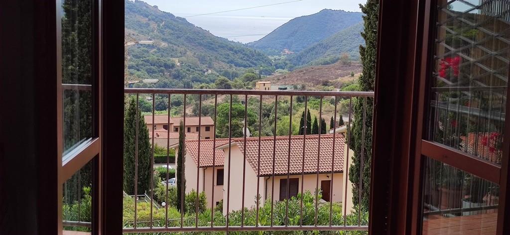 Villino a schiera con giardino e balcone vista mare