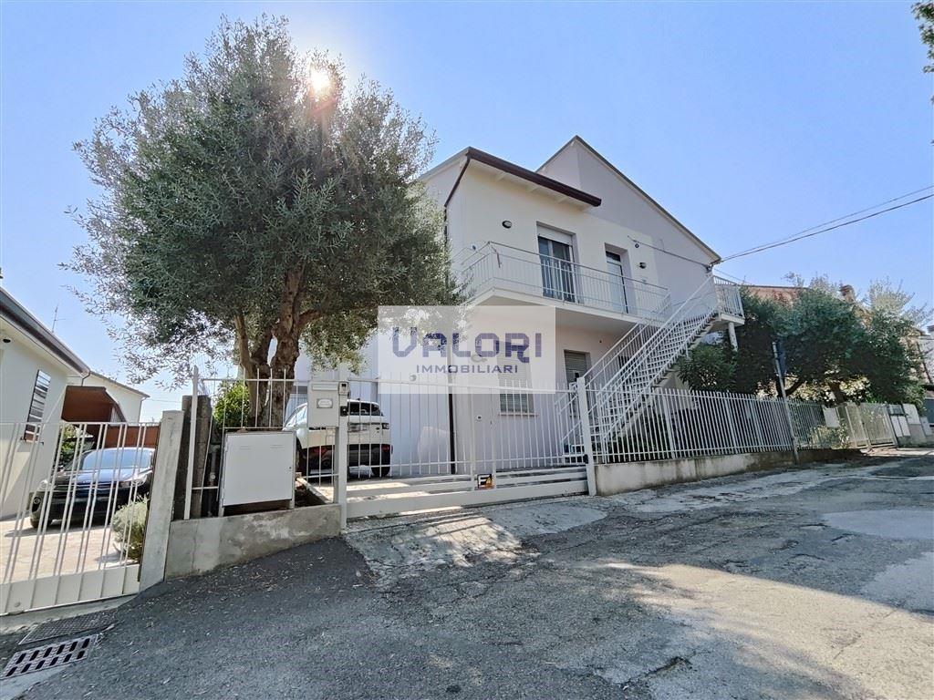 PORZIONE DI CASA BIFAMILIARE CON INGRESSO INDIPENDENTE, CORTE E GARAGE