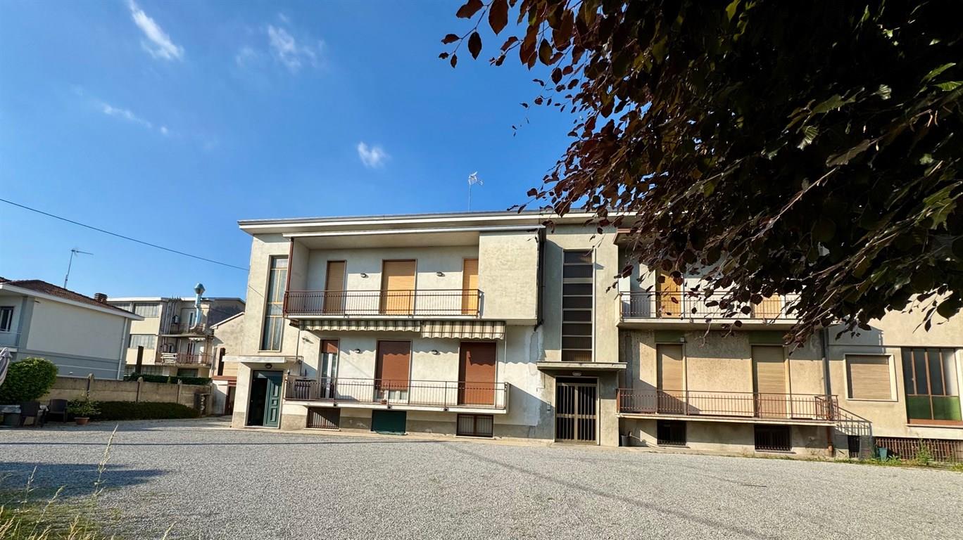 Verano Brianza - VENDESI appartamento 5 locali con box e sottotetto