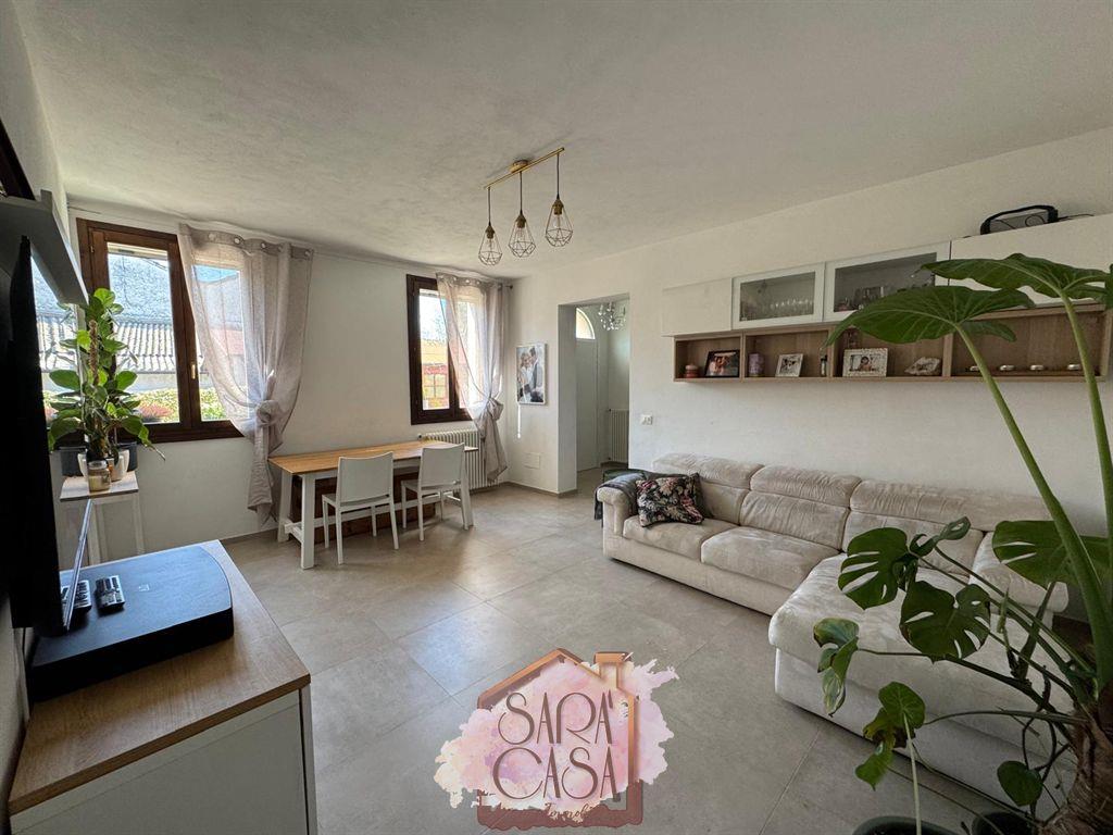 PORZIONE DI BIFAMILIARE CON 2 CAMERE E GIARDINO