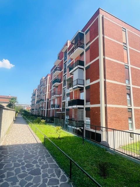 MONZA VIA AMATI OTTIMO TRE LOCALI RISTRUTTURATO