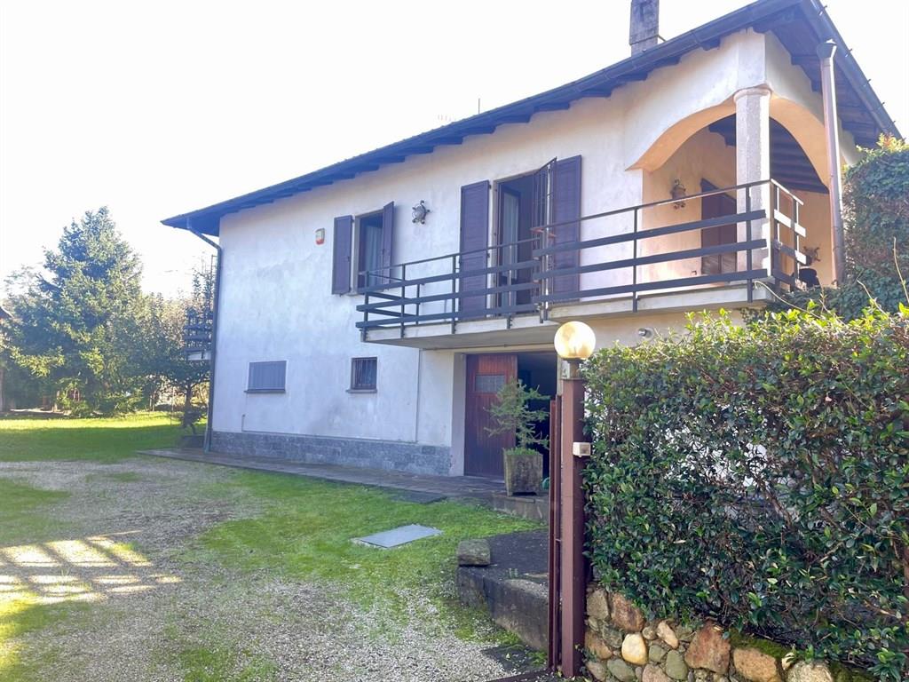 azzate vegonno - villa singola unifamigliare + 800 mq di giardino circostante.