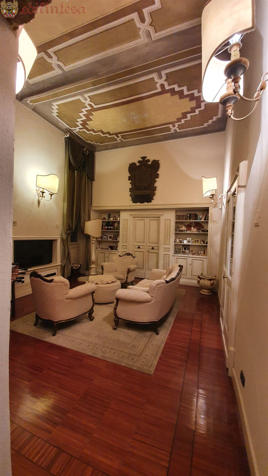 Unità abitativa di lusso nel complesso storico e di pregio in Villa Prinetti