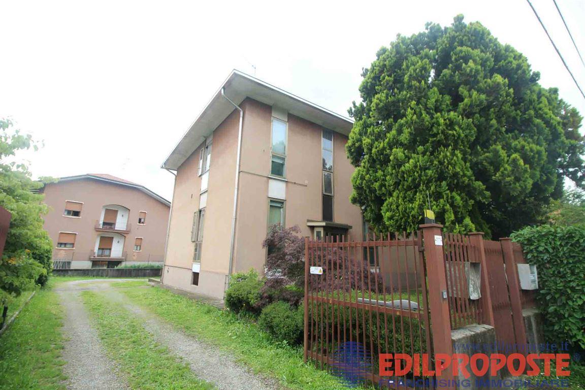 3 LOCALI IN VILLA CON BOX DOPPIO