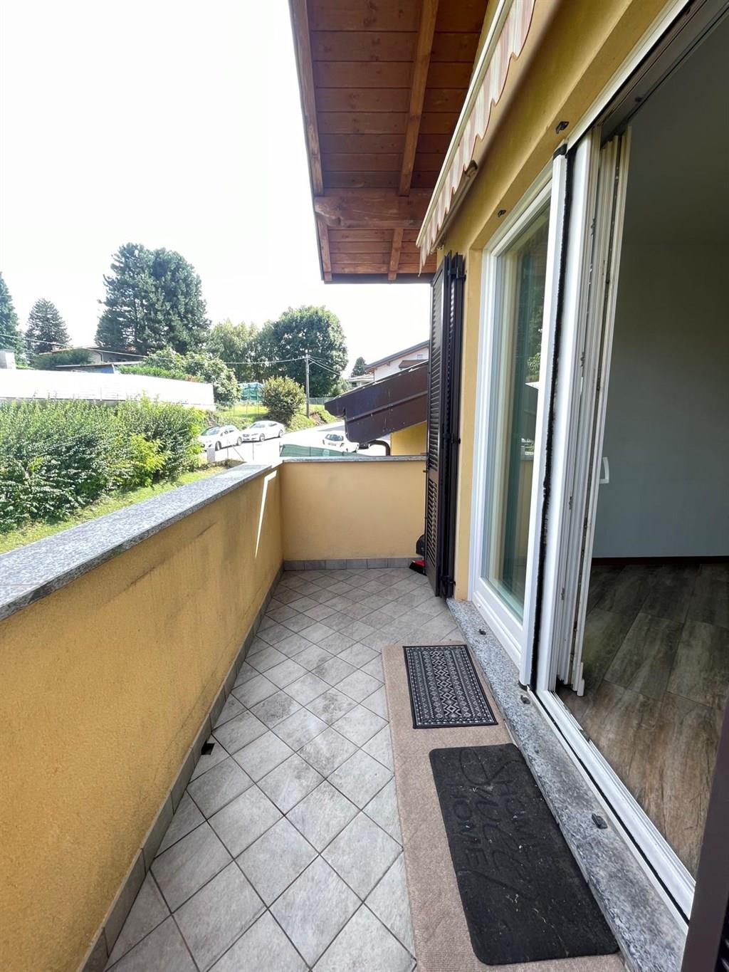 MORNAGO – Appartamento trilocale con doppi balconi e box doppio