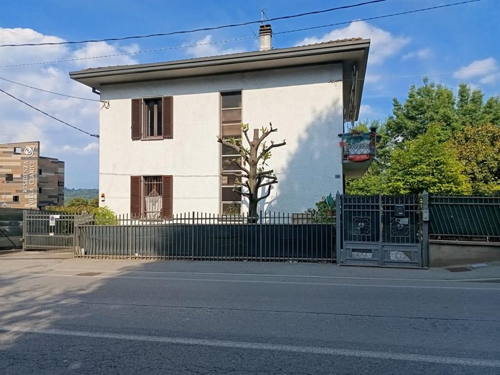 VILLA SINGOLA CON AMPIO GIARDINO