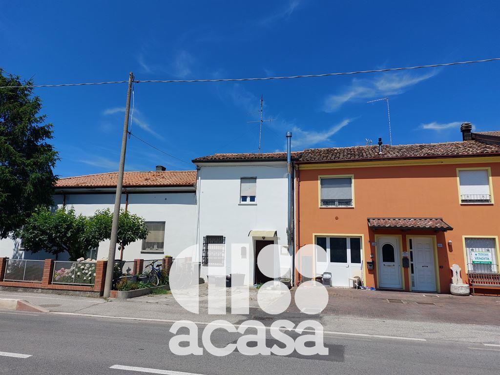 VILLETTA ABBINATA CON CORTILE
