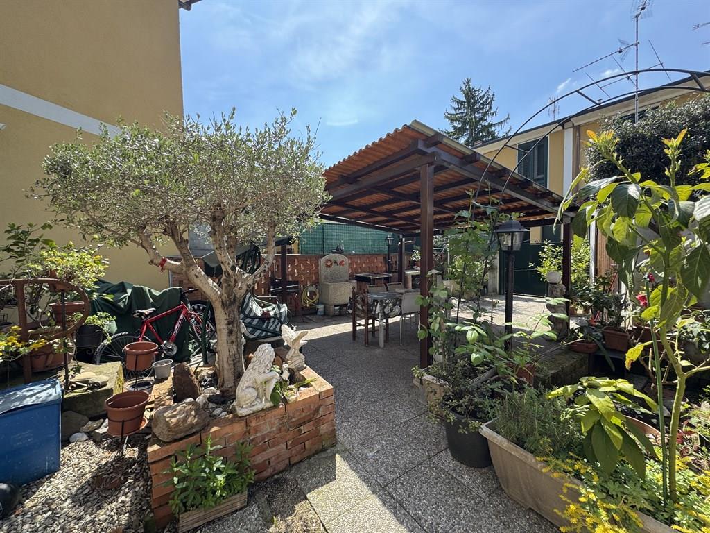 Villettina a schiera con giardino privato