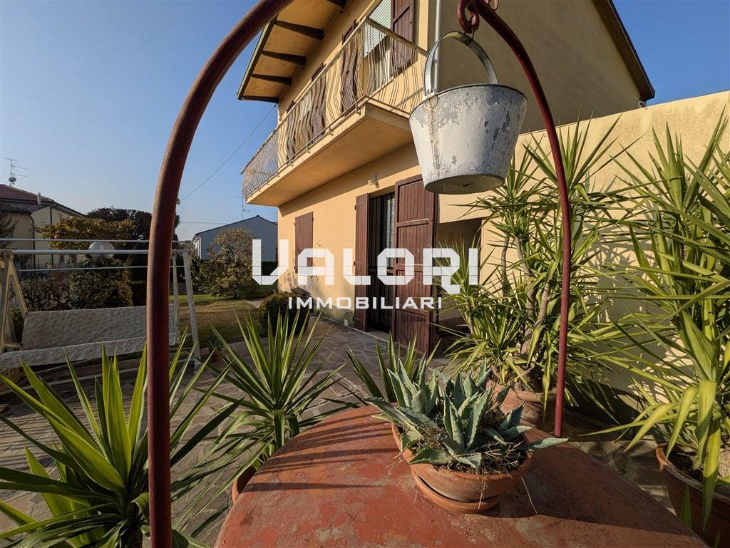 CASA INDIPENDENTE SU AMPIO LOTTO DI CIRCA 800 MQ