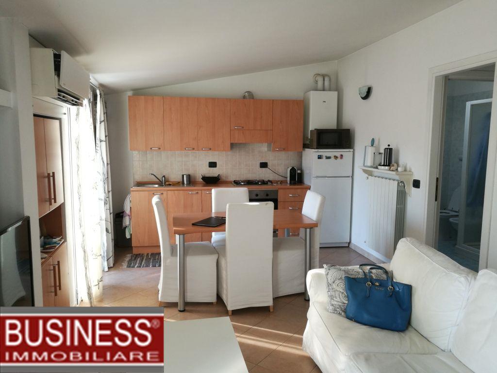 MILANO, SOLARI MM P.TA GENOVA - BILOCALE CON ARREDO MODERNO