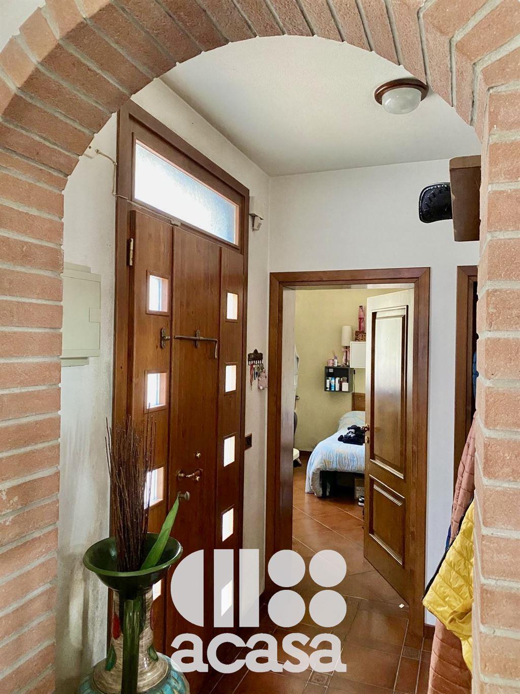 ABITAZIONE SEMI INDIPENDENTE in BIFAMILIARE