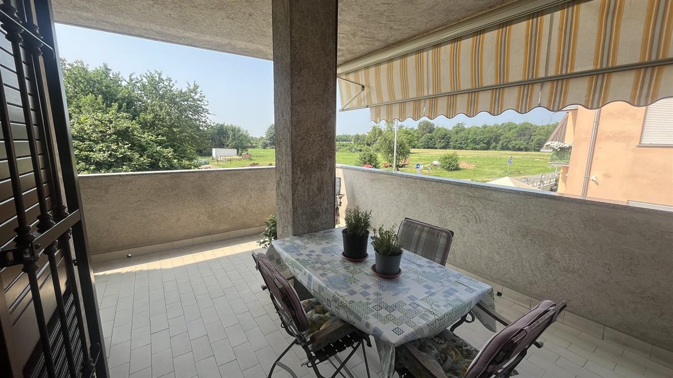 Ampio trilocale con terrazzo e vista sul verde