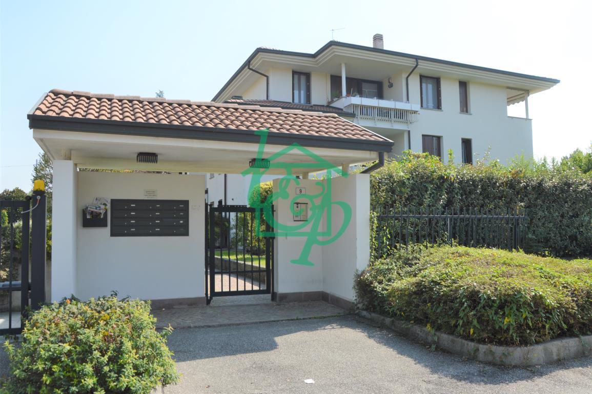 CONCOREZZO AMPIO DUE LOCALI ULTIMO PIANO DI PICCOLA PALAZZINA