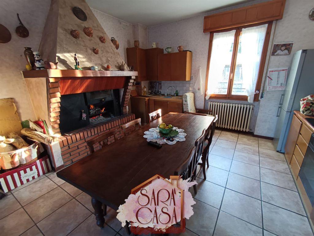 CASA BIFAMILIARE SU LOTTO DI OLTRE 800 MQ