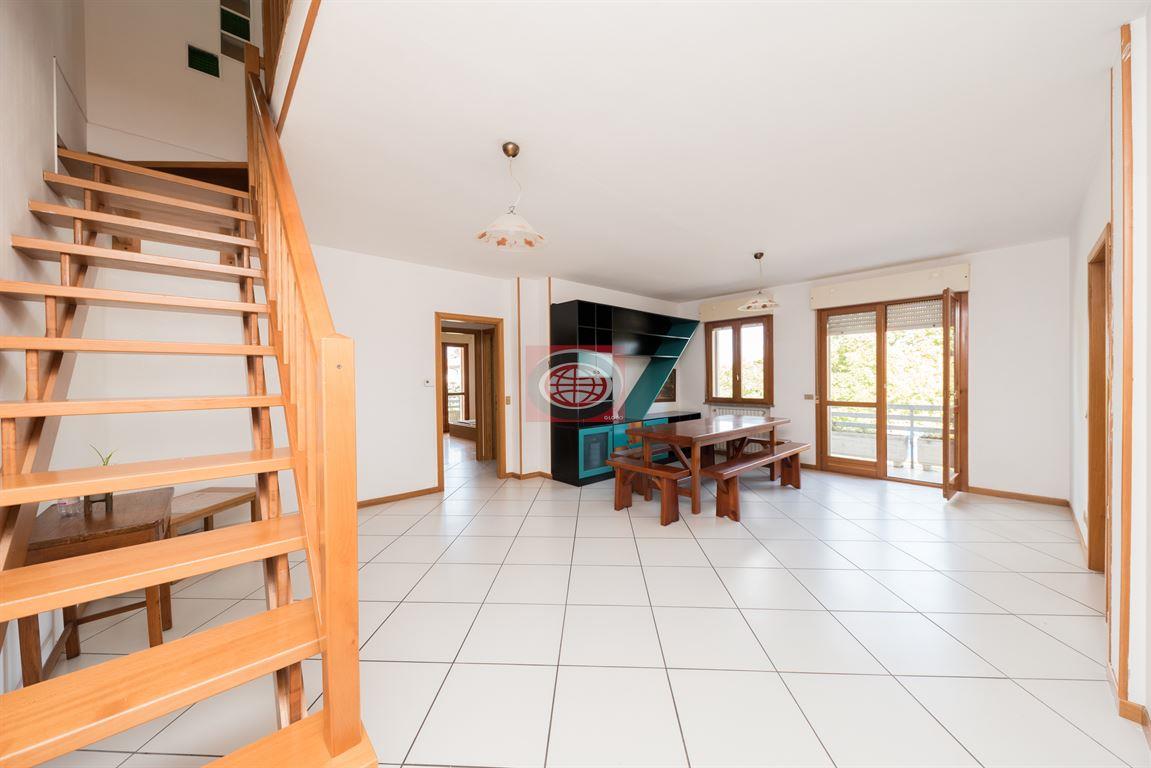 RONTA Appartamento 3 camere + studio.