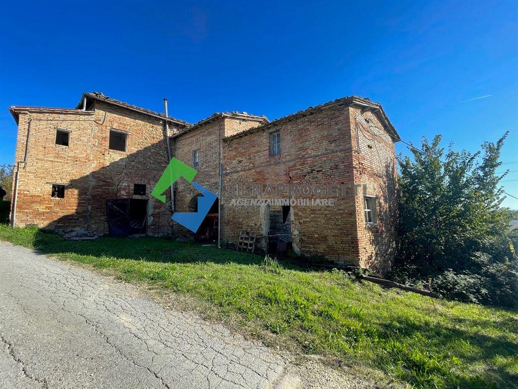 Casale in pietra da ristrutturare alle porte di Siena