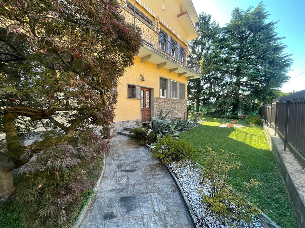 un casa singola.. ottimo trilocale arredato + posto auto