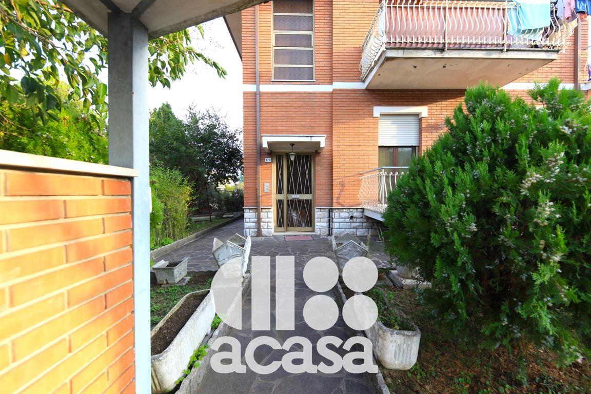 APPARTAMENTO CON INGRESSO INDIPENDENTE E GIARDINO