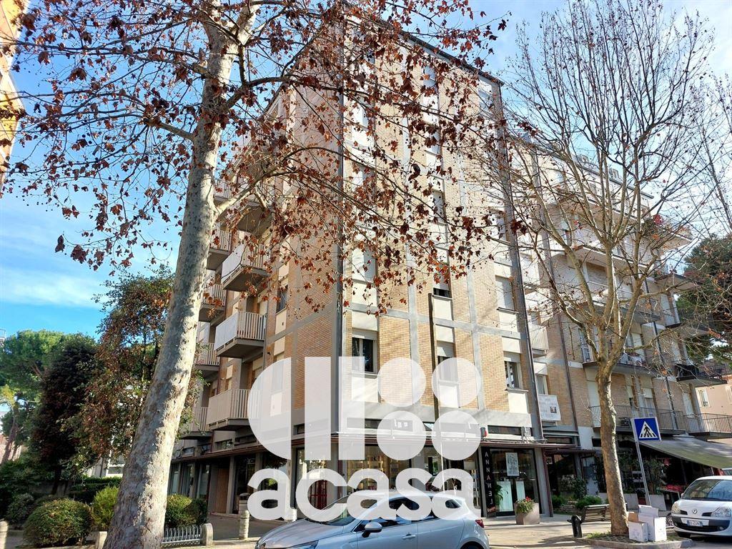 APPARTAMENTO TRILOCALE CON BALCONE  ABITABILE A BREVE DISTANZA DAL MARE