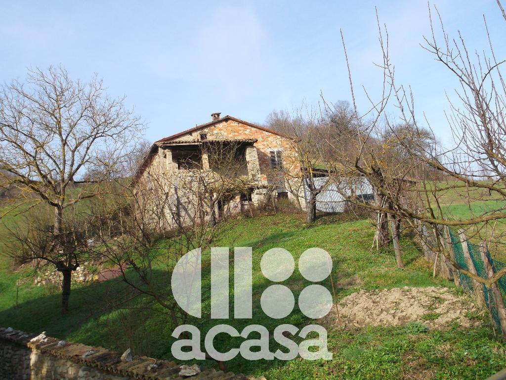 CASALE DA RISTRUTTURARE CON TERRENO  AGRICOLO