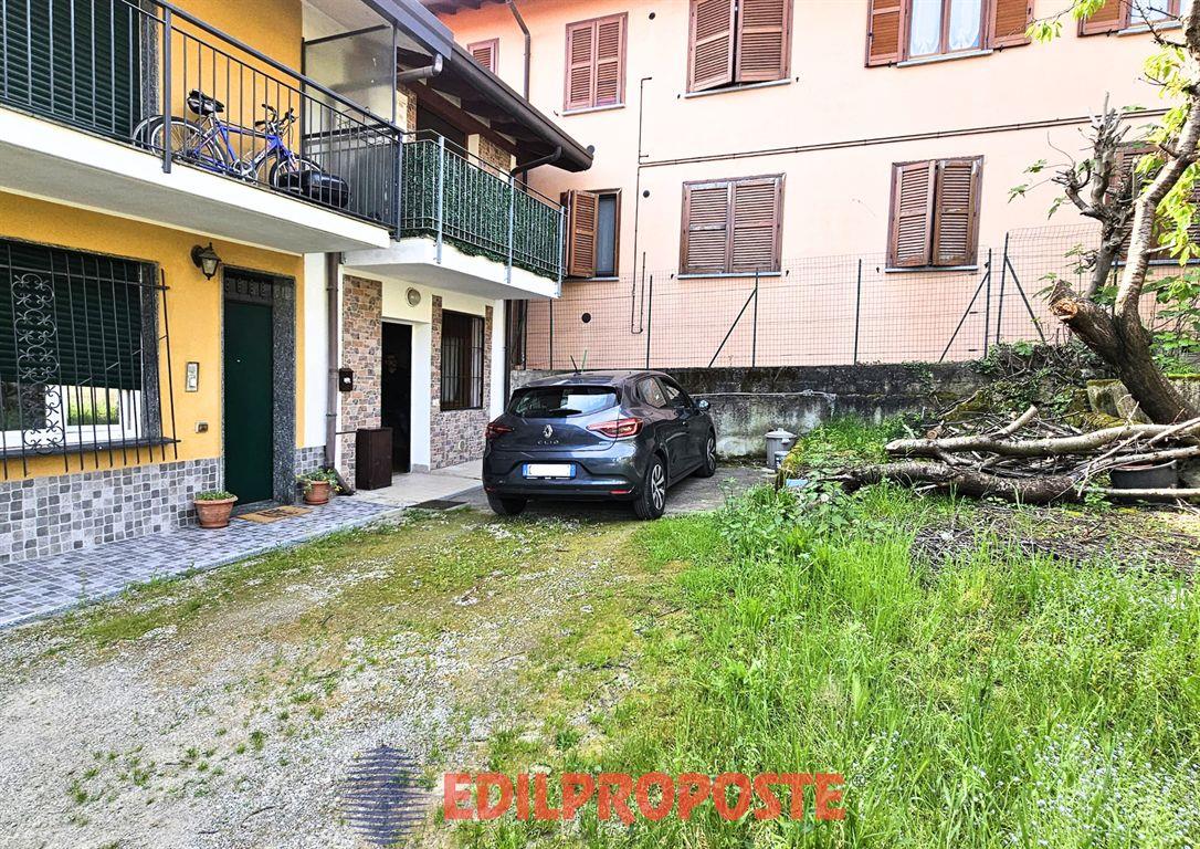 Vendesi 2 locali indipendente, con giardinetto, recente.
