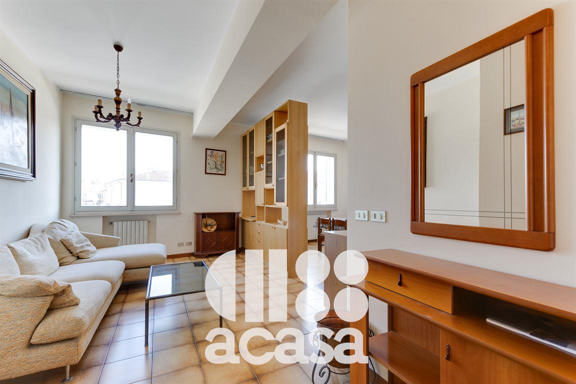 AMPIO APPARTAMENTO AFFACCIATO SUL PORTO CANALE