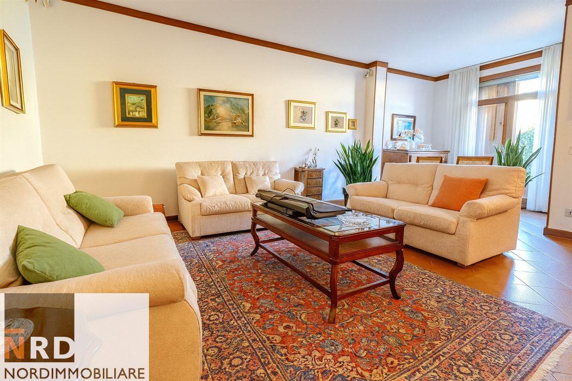 Elegante Villa Singola con Appartamento Indip.