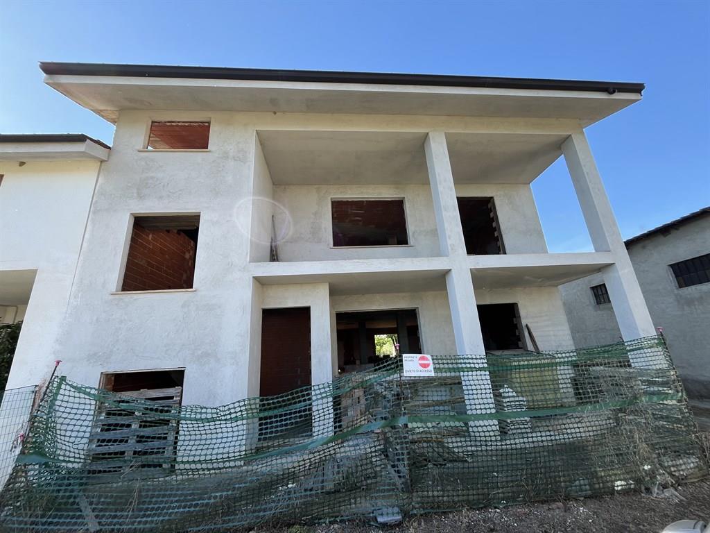 Magliano Alpi (CN) casa in costruzione, semindipendente, con giardino