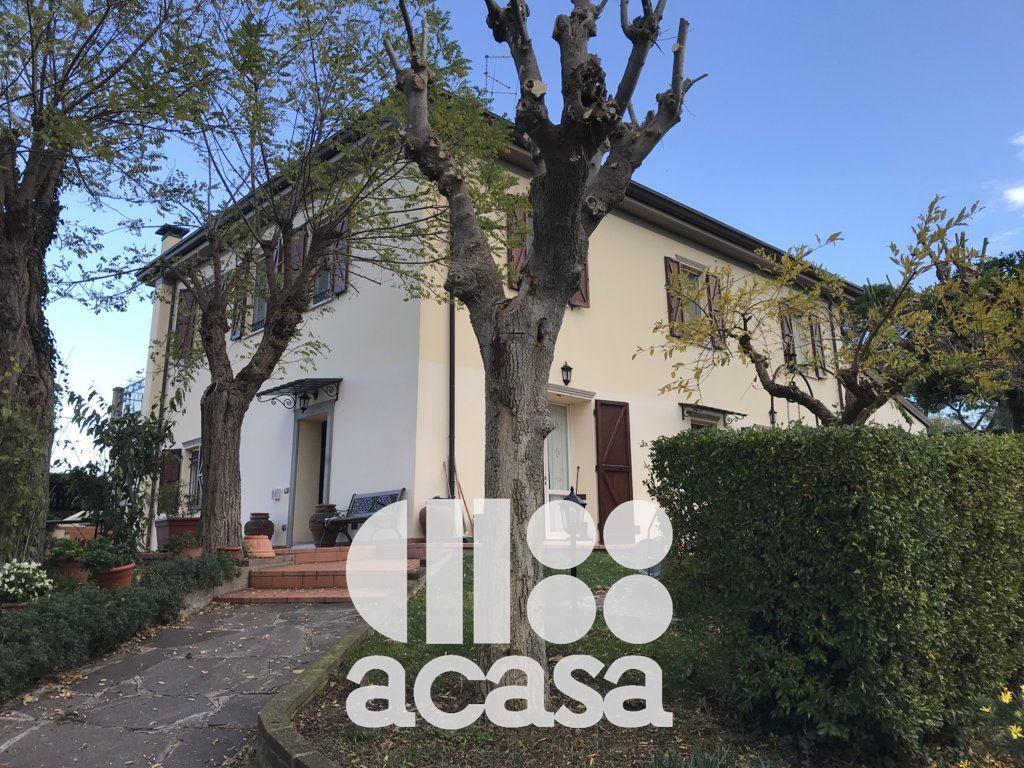 Villa con Parco Privato e Vista Mare