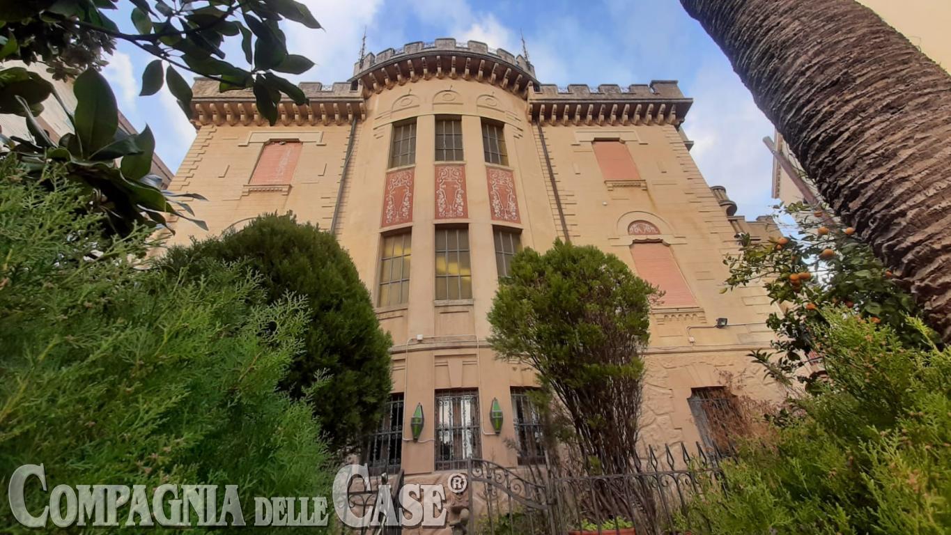 Villa di pregio storico e architettonico in pieno centro città