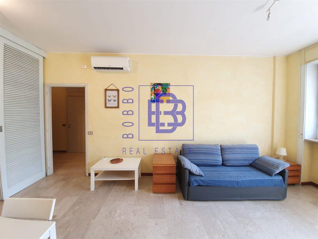 Monolocale ampio con balcone