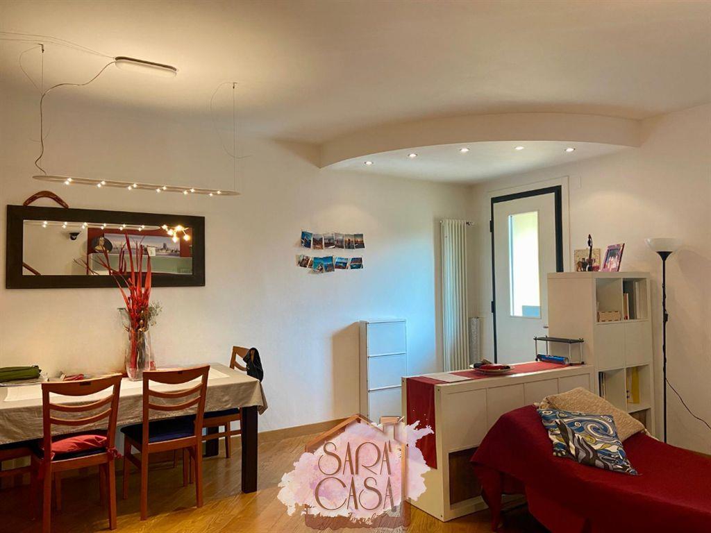 APPARTAMENTO CON INGRESSO INDIPENDENTE E DISPOSTO SU DUE LIVELLI