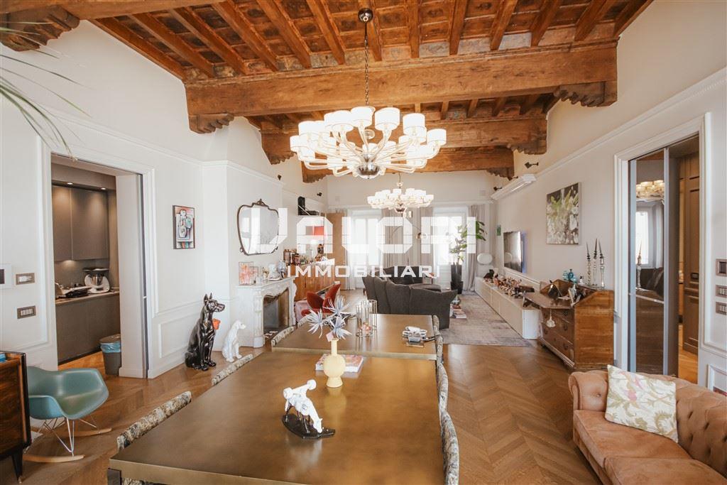 PRESTIGIOSO PIANO NOBILE CON VERANDA, CANTINE E POSTO AUTO ESCLUSIVO