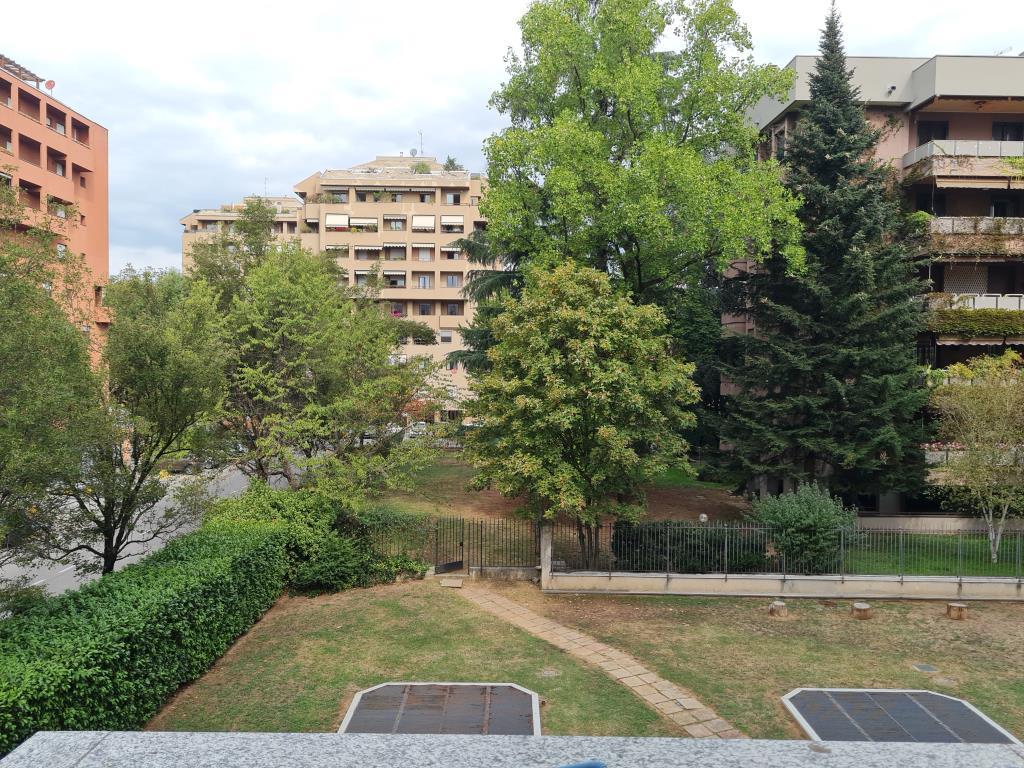 Monza Parco - AFFITTASI SIGNORILE appartamento tre locali arredato con box DOPPIO IN LARGHEZZA
