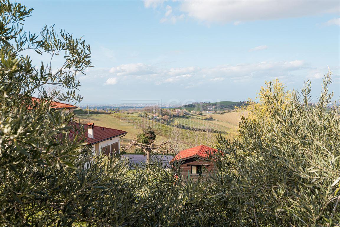 Via Toranello intera Stupenda bifamiliare panoramica in zona Tre Monti