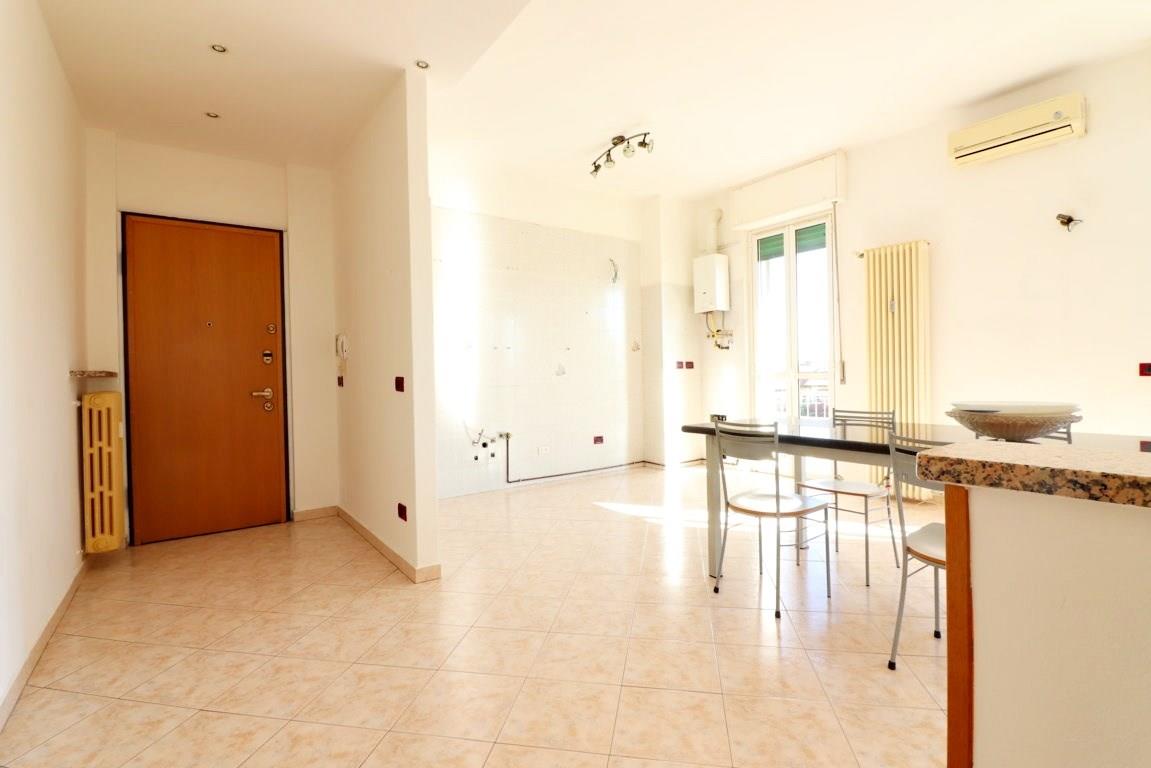 Tre locali con box e cantina in vendita a Busnago (MB)